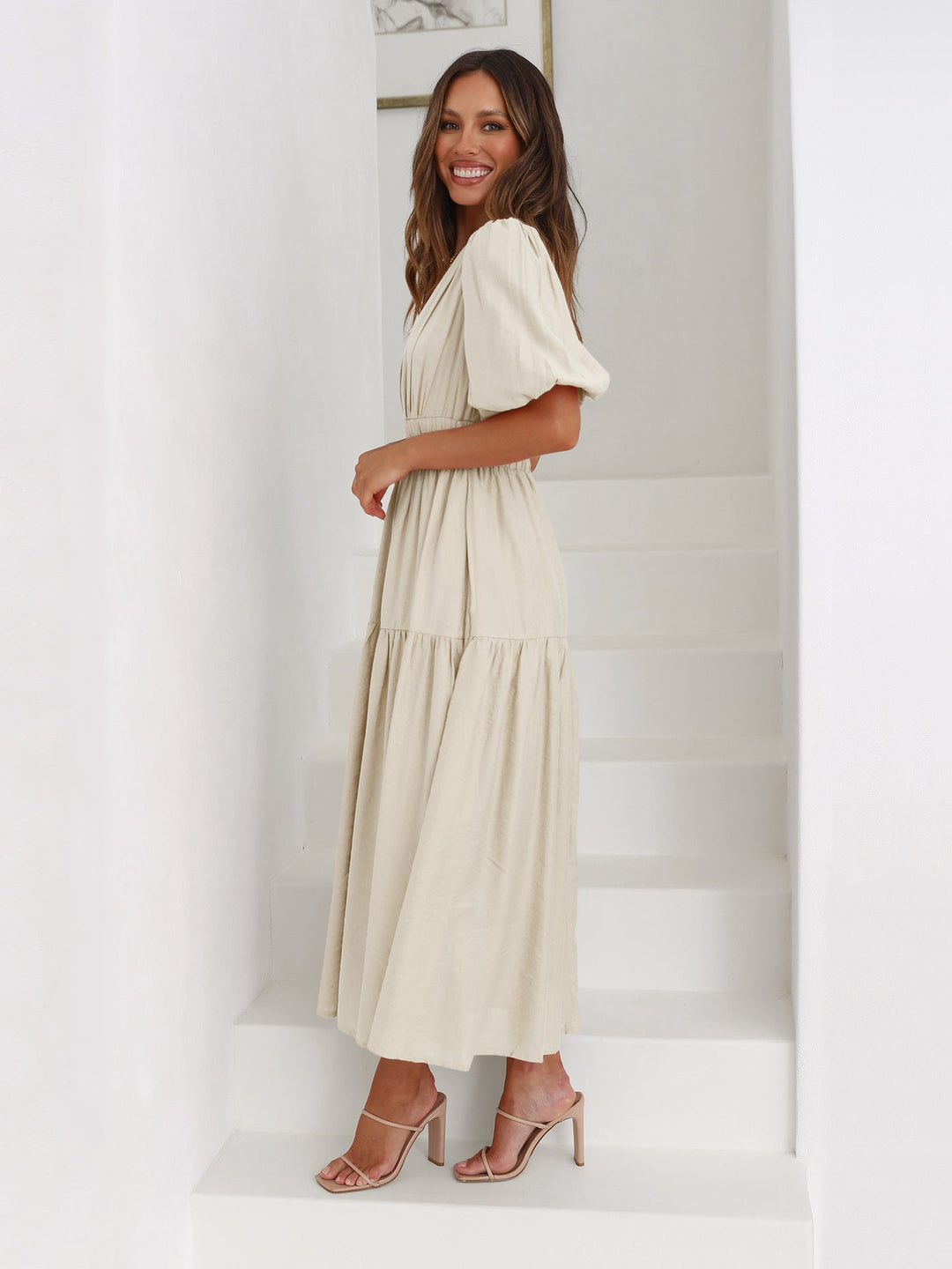 Emilia - V-neck dress with puff sleeves