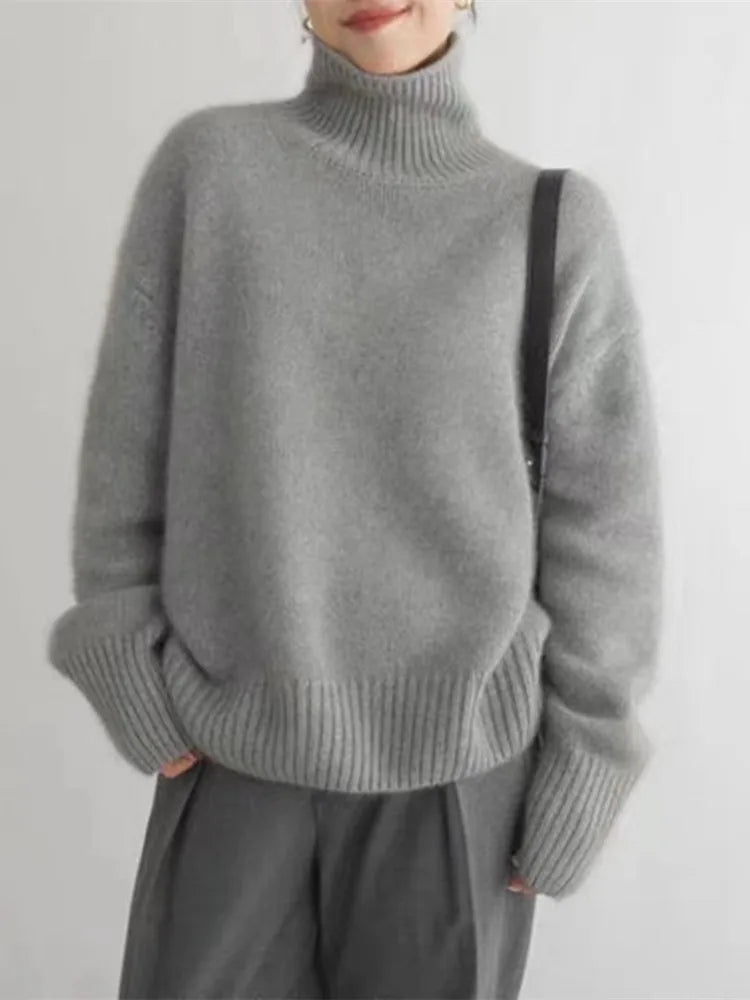 LOLA - KNITTED SOFT TURTLENECK